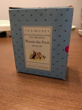 Good Condition Pooh Classic Story treasury